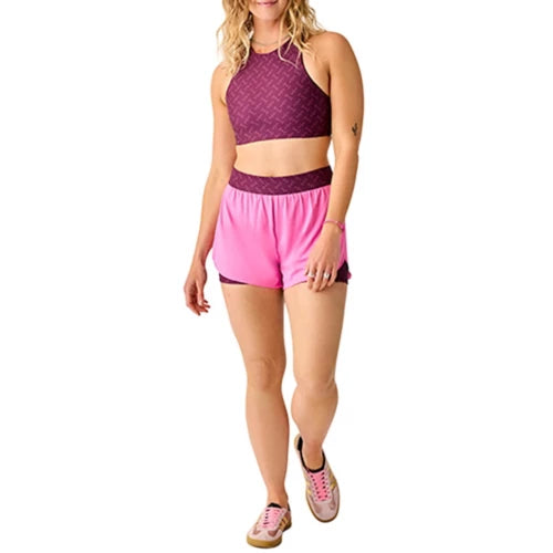 A woman wearing the Carve Sanitas Compression Reversible Top stands against a white background.