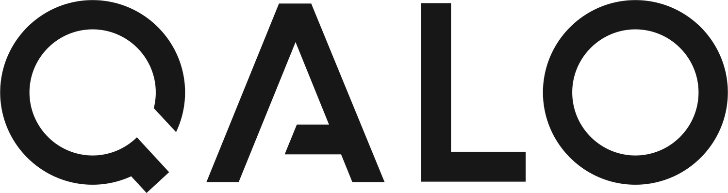 A black logo with the word qao on it.