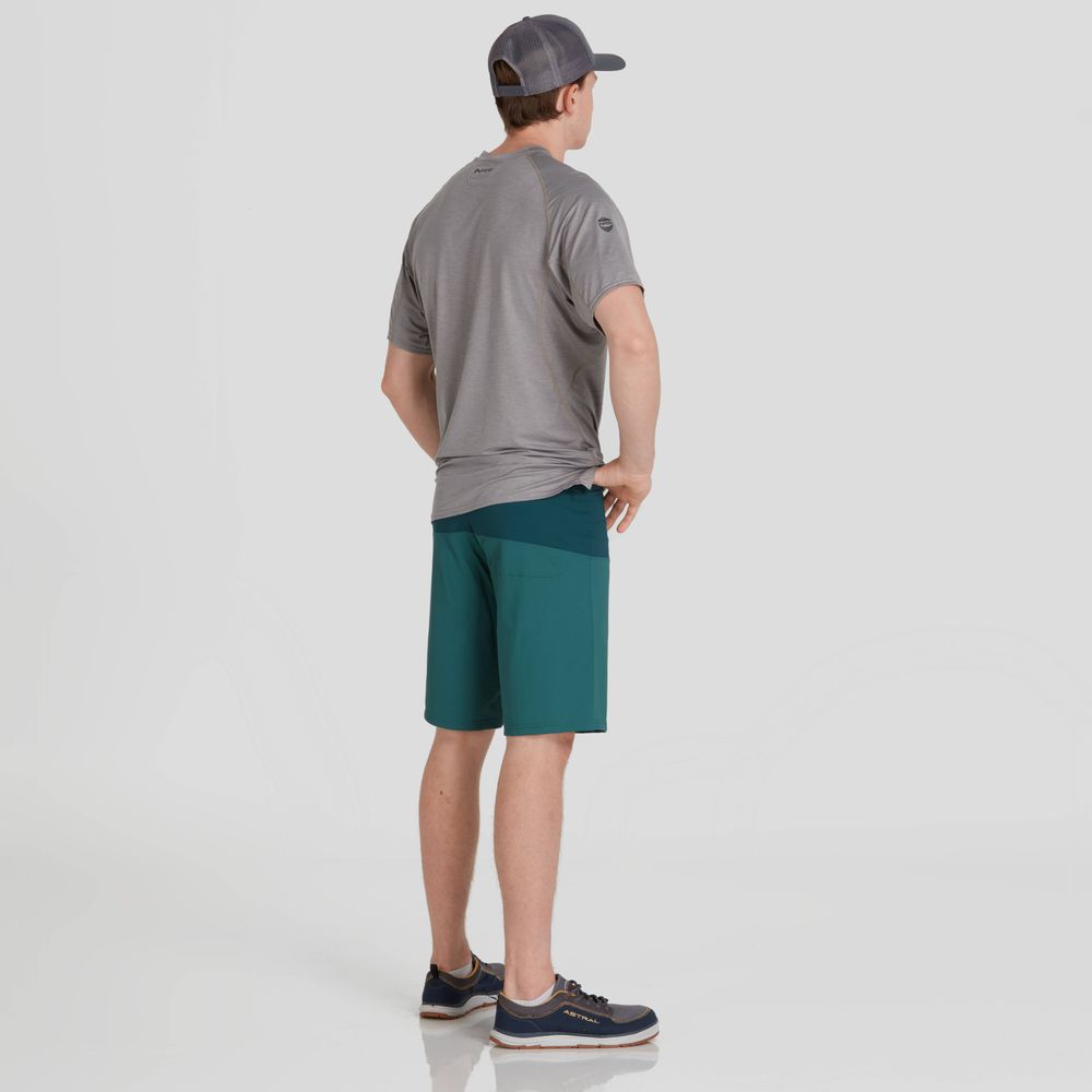 Featuring the Men's H2Core Silkweight Short-Sleeve Shirt men's sun wear, men's swim wear, men's thermal layering manufactured by NRS shown here from a fifteenth angle.