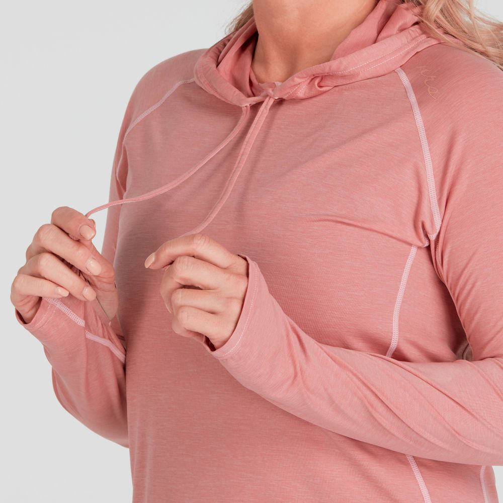 Featuring the H2Core Silkweight Hoodie - W's women's sun wear, women's swim wear, women's thermal layering manufactured by NRS shown here from a nineteenth angle.