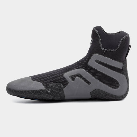 The NRS Freestyle WetShoe offers a hexagonal textured sole and Terraprene neoprene for comfort, with a minimalist rubber sole, reinforced toe and heel, and unique side S-pattern, perfect for water sport enthusiasts.