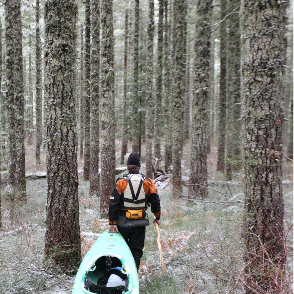 Featuring the Retriever Throw Bags throw bag manufactured by Salamander shown here from a third angle.