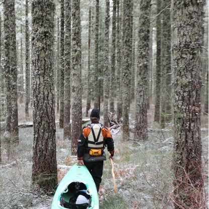 Featuring the Retriever Throw Bags throw bag manufactured by Salamander shown here from a third angle.